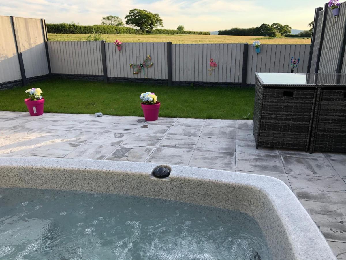 Dwylig Isa Holiday Cottages Rhuddlan Exterior foto